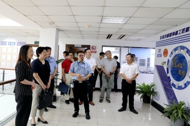 2020年7月14日，時任浙江省總工會黨組成員、副主席張衛華一行蒞臨景興紙業調研推進新時代產業工人隊伍建設改革工作